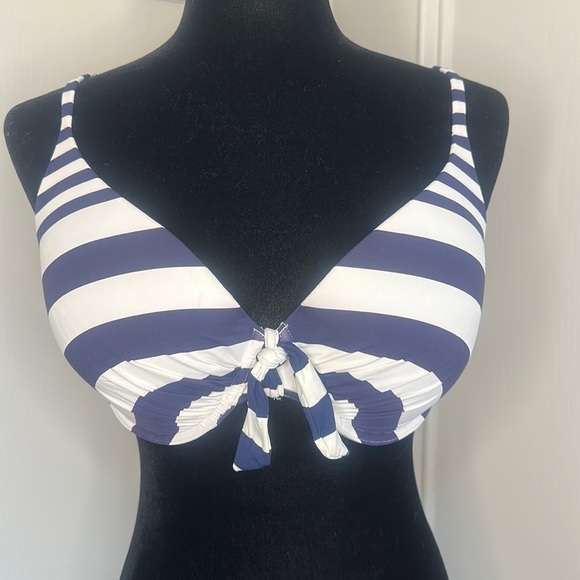 Three bikini tops - Picture 3 of 11